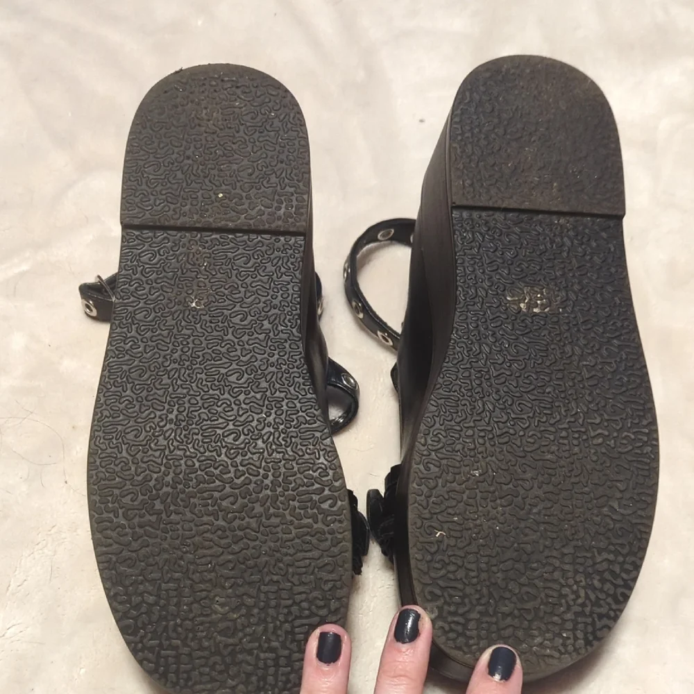 Black Heart-Accent Platform T-Strap Shoes